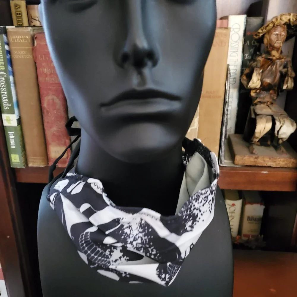 Black & White Face Mask with Filters Skulls